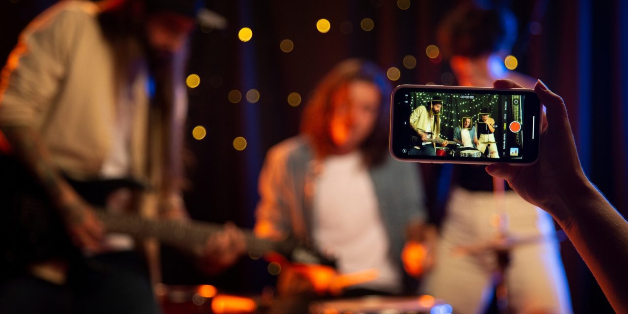 Streaming the Stage: Marketing Virtual Concerts and Fan Incentives