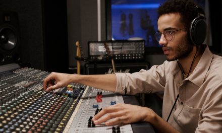 Hybrid Monitoring Workflows: Why Great Mixes Don’t Trust Just One System